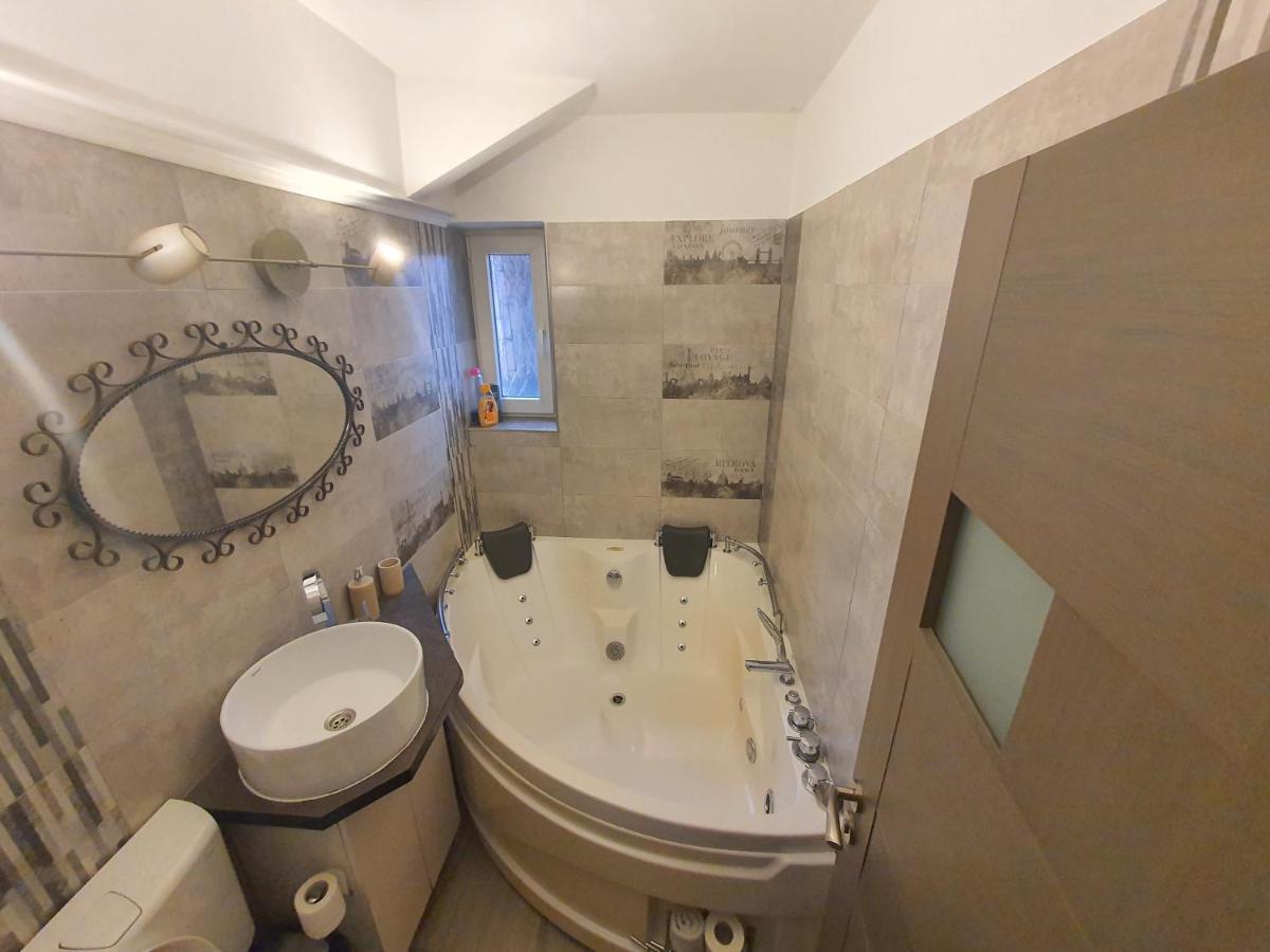 Comfort Home Apartment 1 เปโตรชานิ ภายนอก รูปภาพ