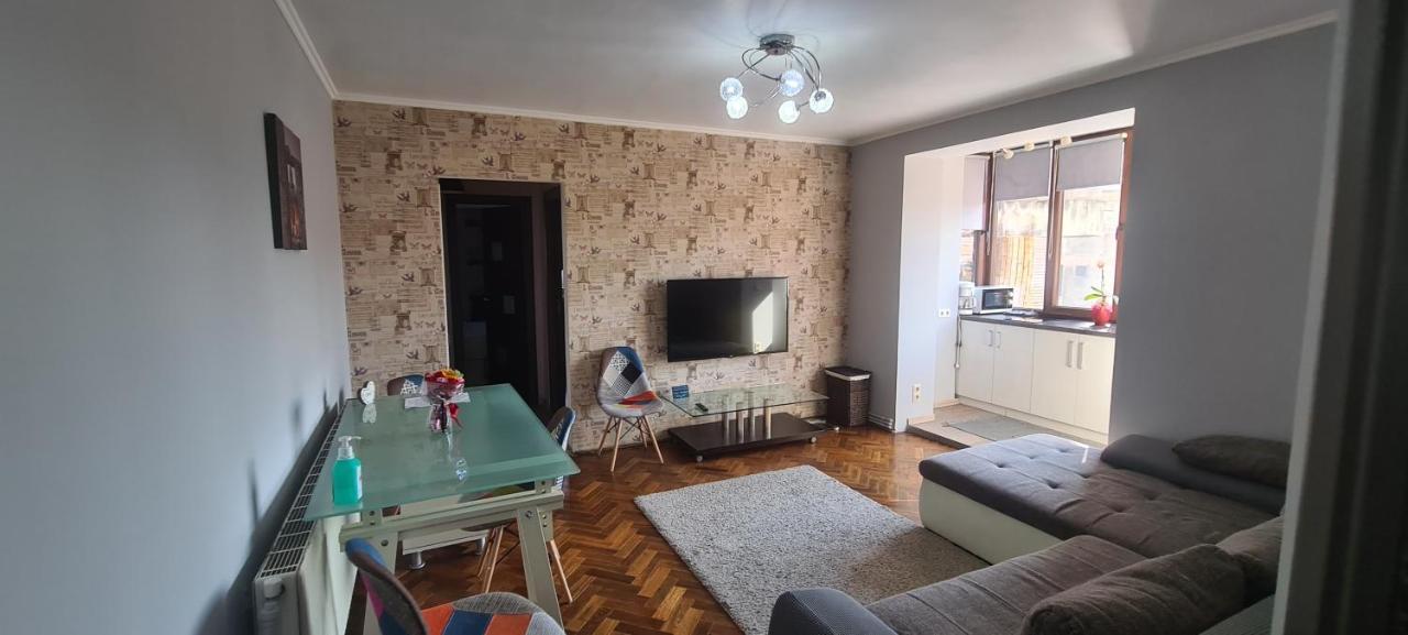 Comfort Home Apartment 1 เปโตรชานิ ภายนอก รูปภาพ