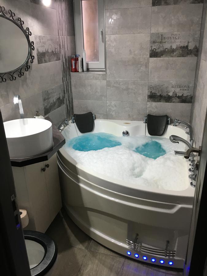 Comfort Home Apartment 1 เปโตรชานิ ภายนอก รูปภาพ